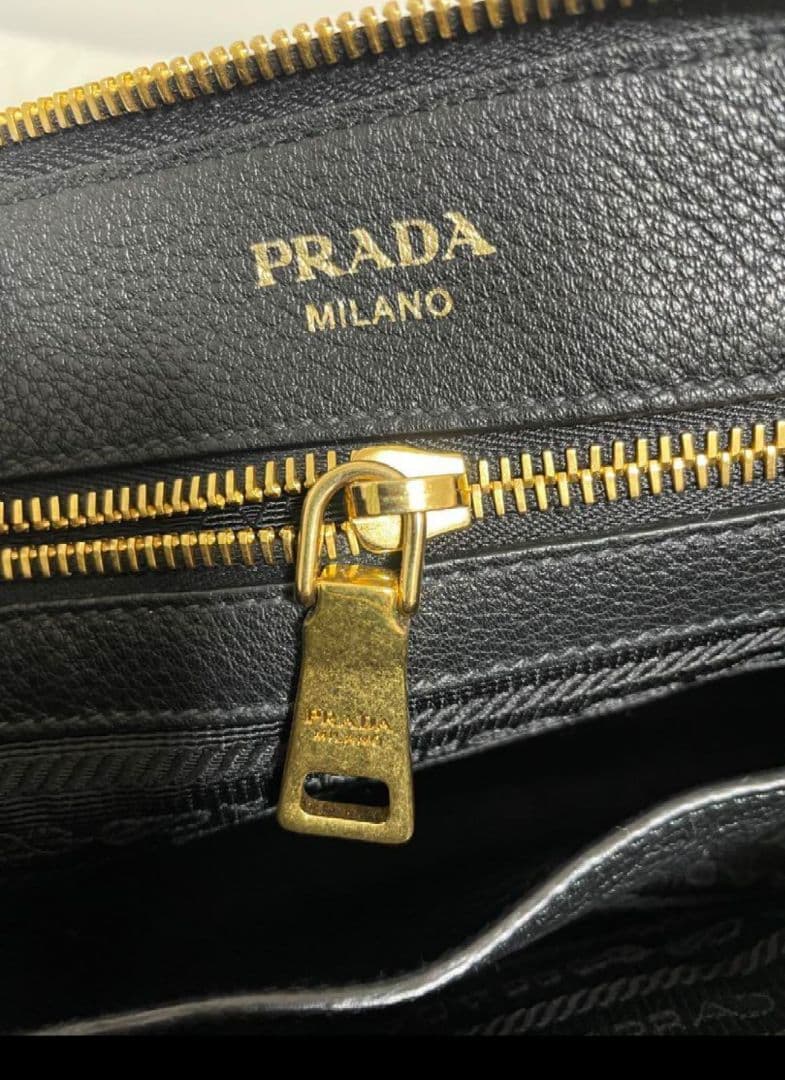 PRADA 　プラダ　斜め下げバッグ　2wayストラップ