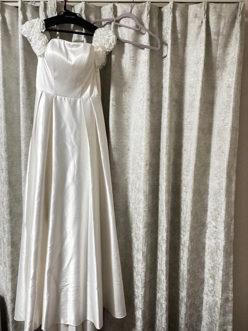 ★あゆ ★オフショルダー フラワー装飾 ウェディングドレス