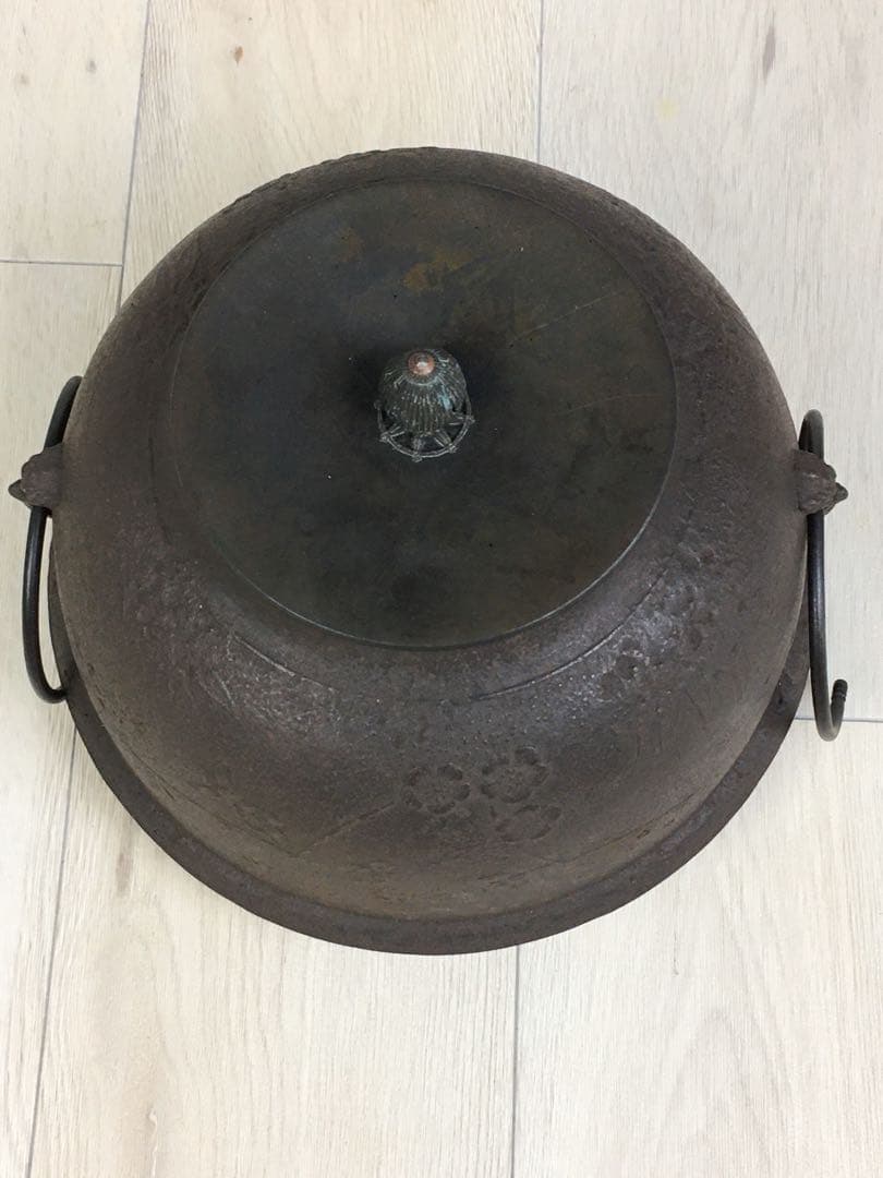 s295釜師 畠春斎 笹梅文 真形釜・茶釜 共箱 茶道具