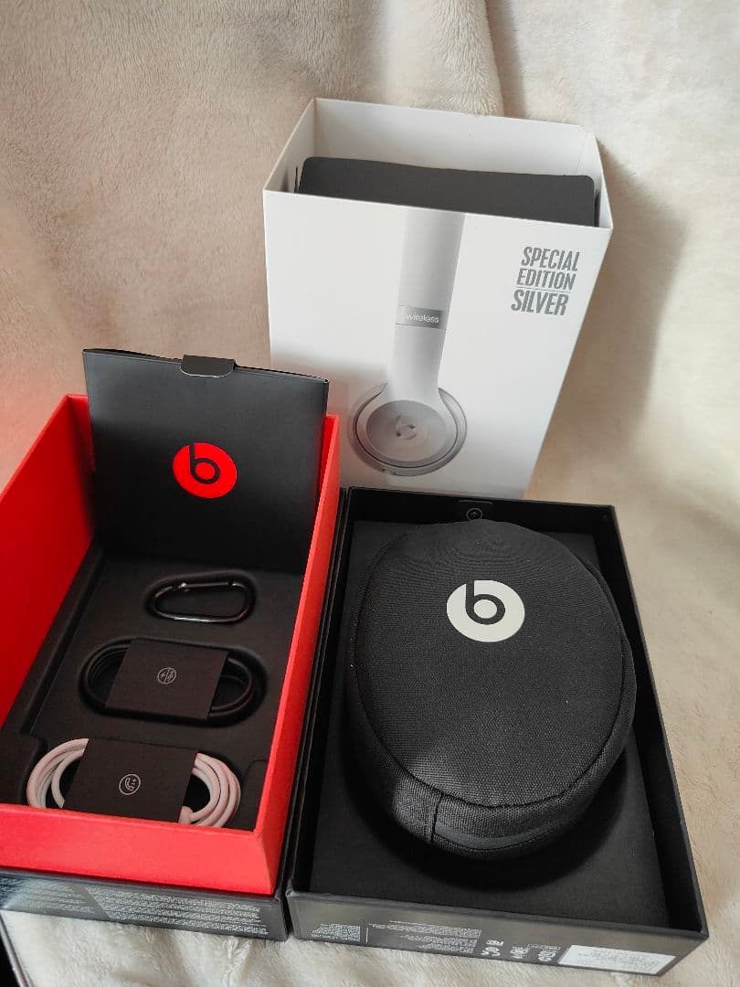 33)未使用beats solo3 wireless 特別版シルバー