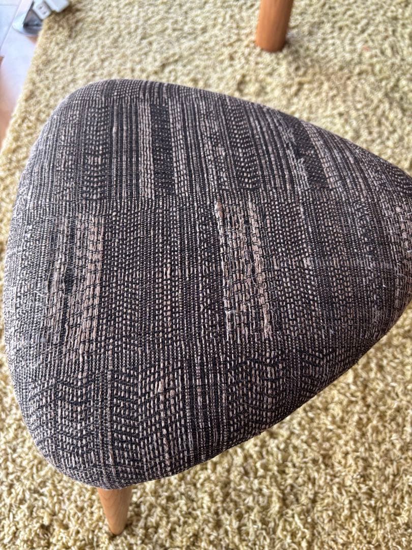 中村好文　三角形布張りスツール ダークトーン