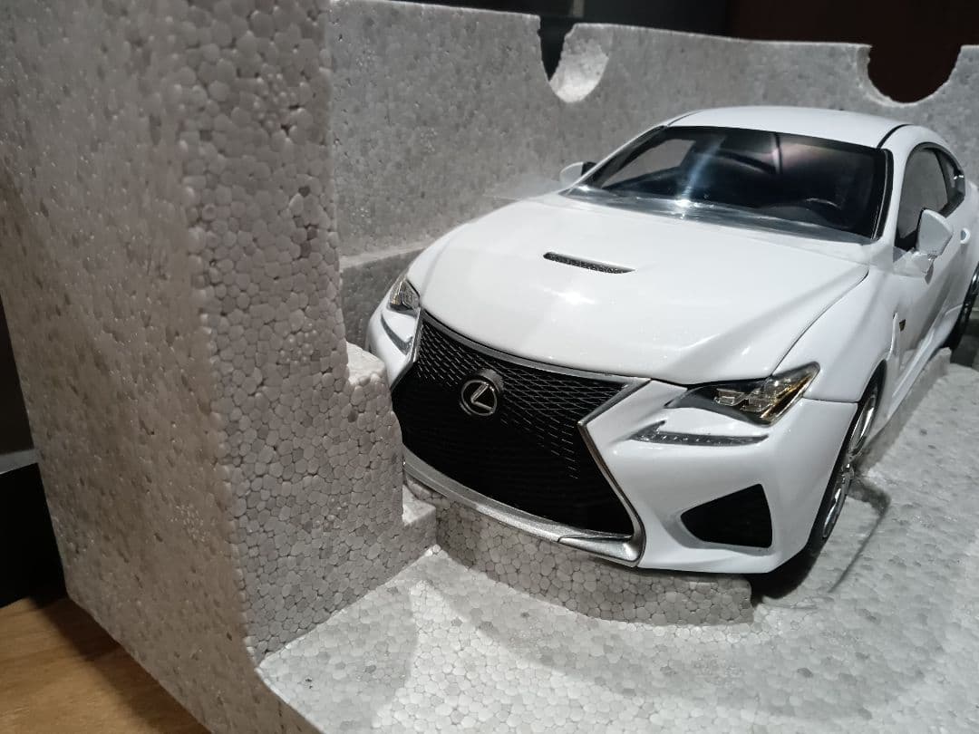 1/18 レクサス　LEXUS RC F　ディーラー品　 ミニカー　ホワイト