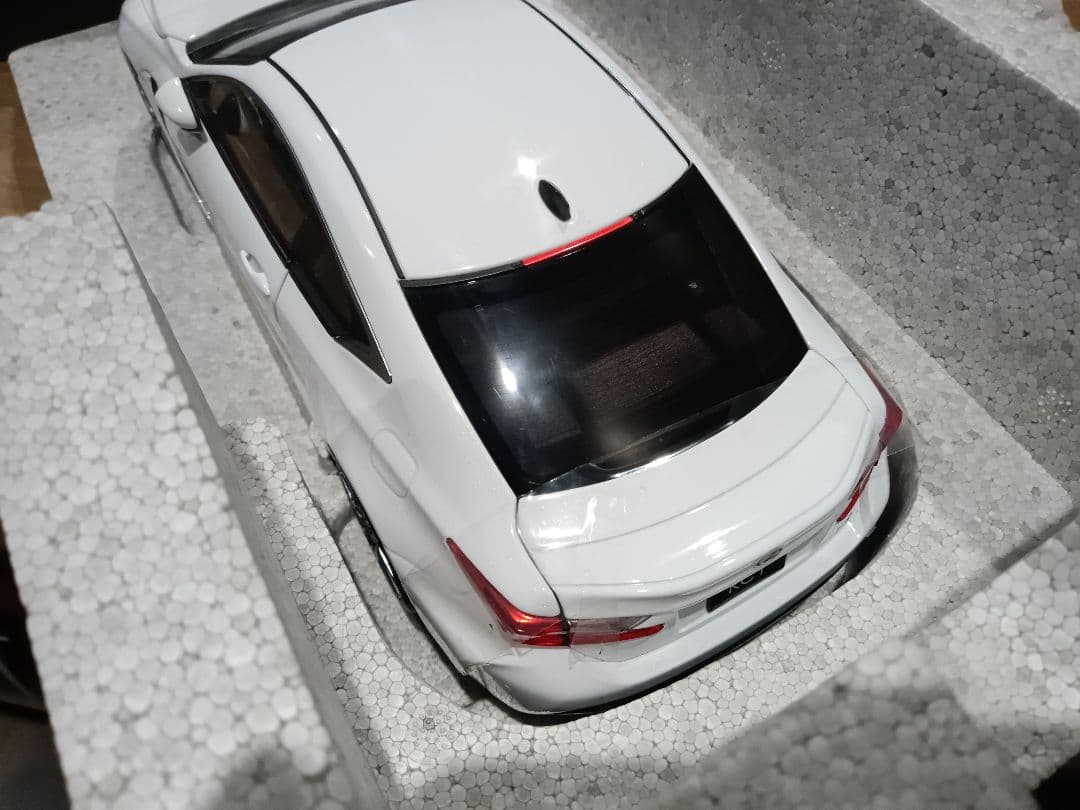 1/18 レクサス　LEXUS RC F　ディーラー品　 ミニカー　ホワイト
