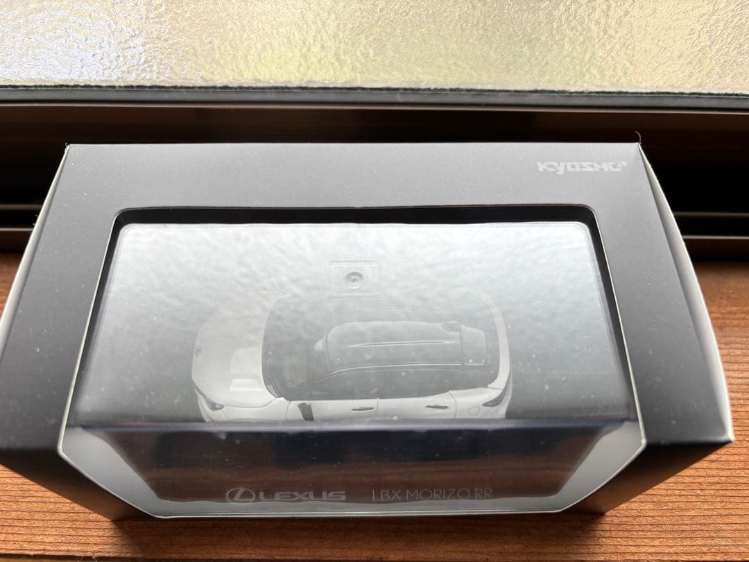京商　1/43 レクサス　LBX MORIZO RR ホワイトノーヴァガラスフレ