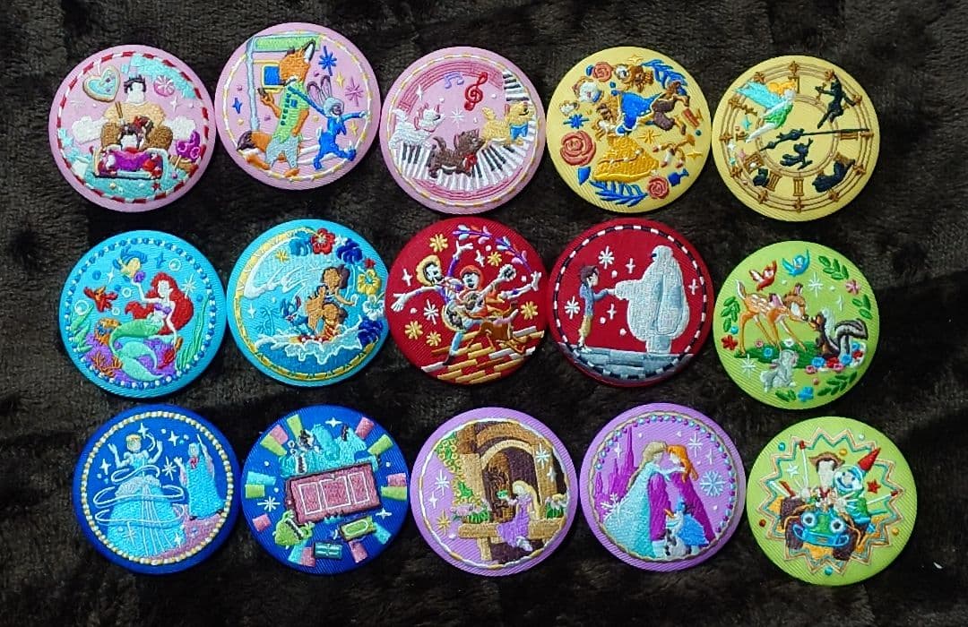 ディズニー　刺繍缶バッジ2　15種コンプ　④