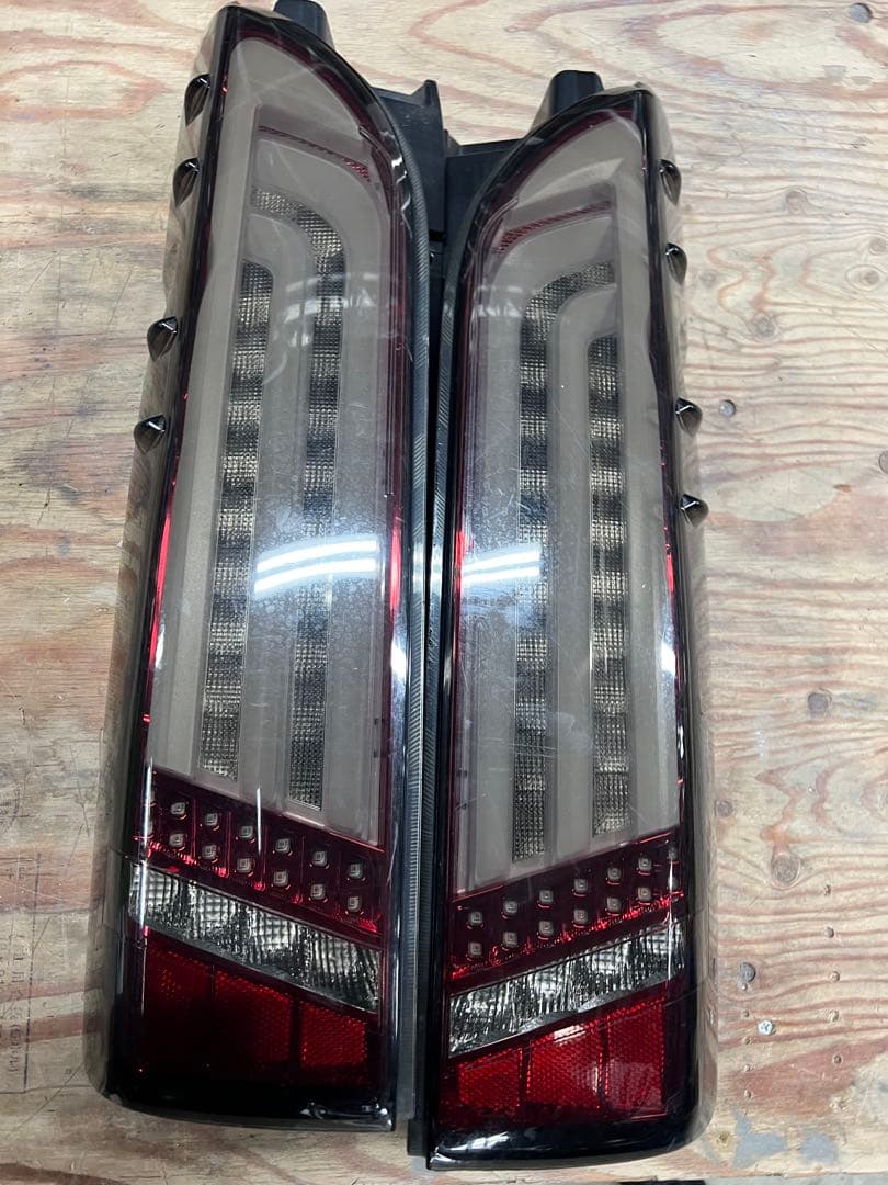 Valenti（ヴァレンティ）　ハイエース200系テールランプジャンク