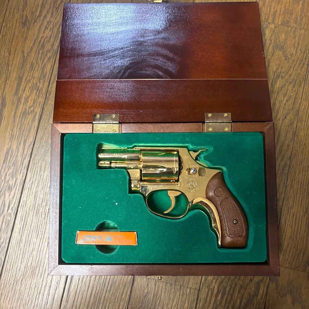 ゴールドリボルバー 木製ケース付き