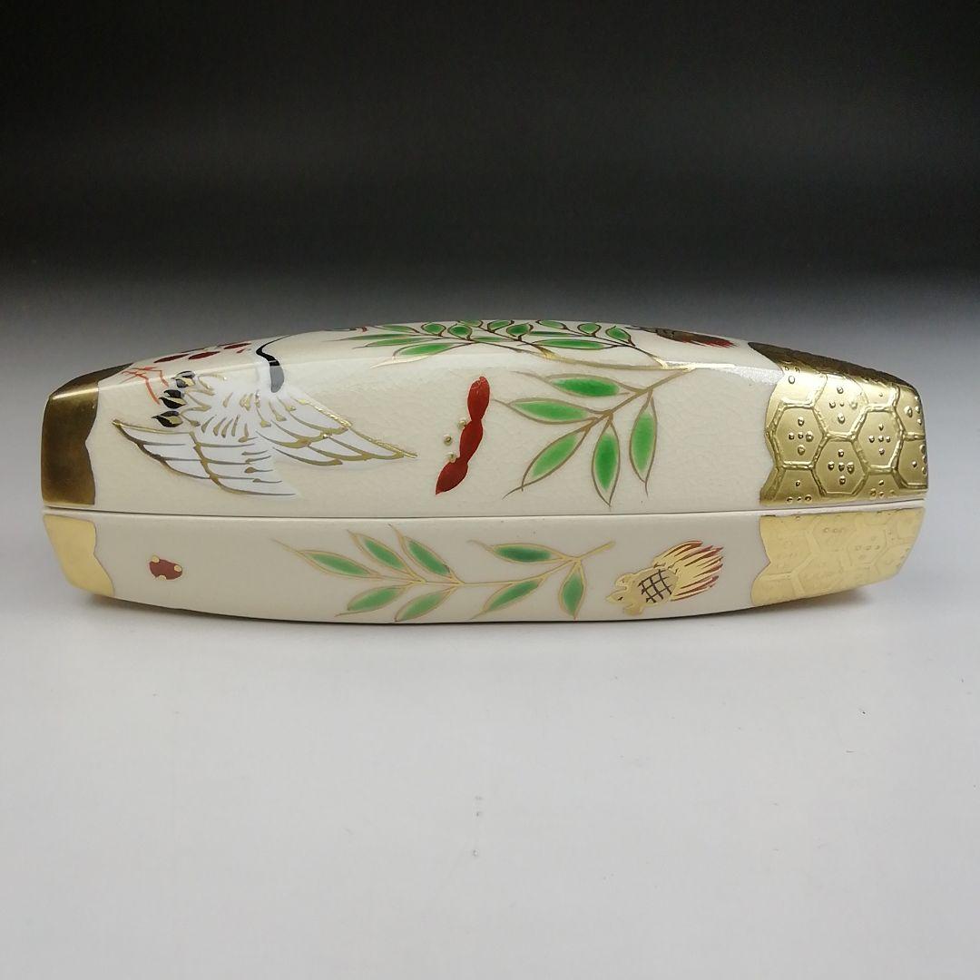 Ｔ８８５　香合　『色絵　ぶりぶり香合』『橋本城岳 造』　共箱　茶道具