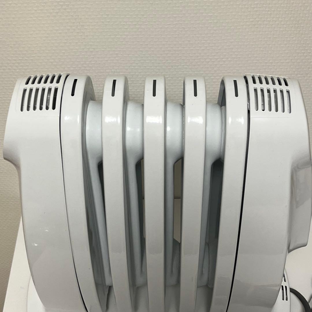 DeLonghi デロンギ ミニ オイルヒーター ホワイト　NJ0505E