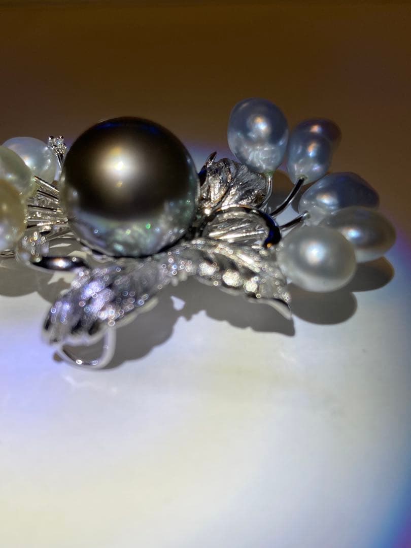 K14WGダイヤモンド 黒真珠 花モチーフ ブローチ