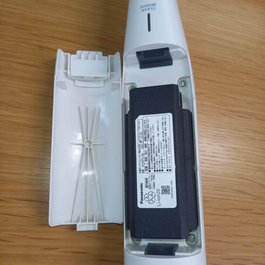 Panasonic　コードレス掃除機　2023年製　MC-NS100K