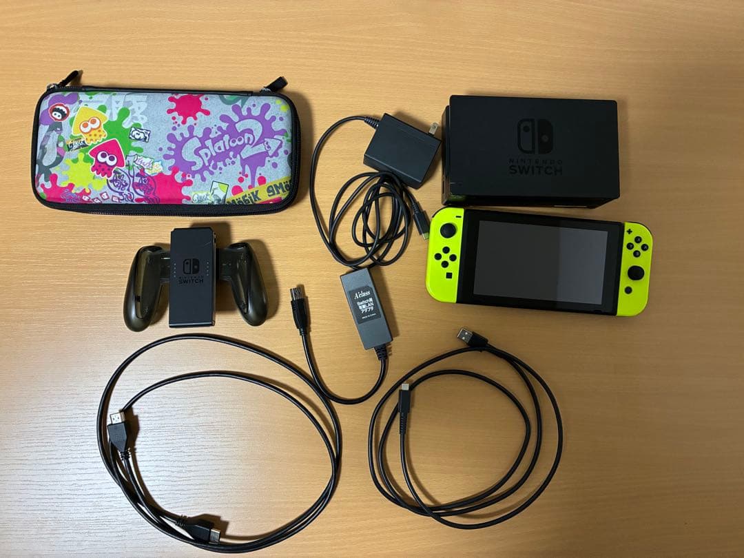 NintendoSwitch本体、有線LANアダプタ、Joy-Con充電グリップ