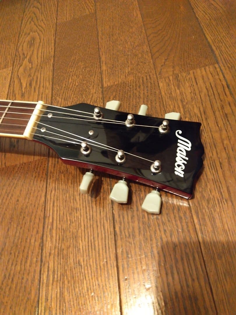 【最終価格】Maison　レスポールタイプギター【美品】