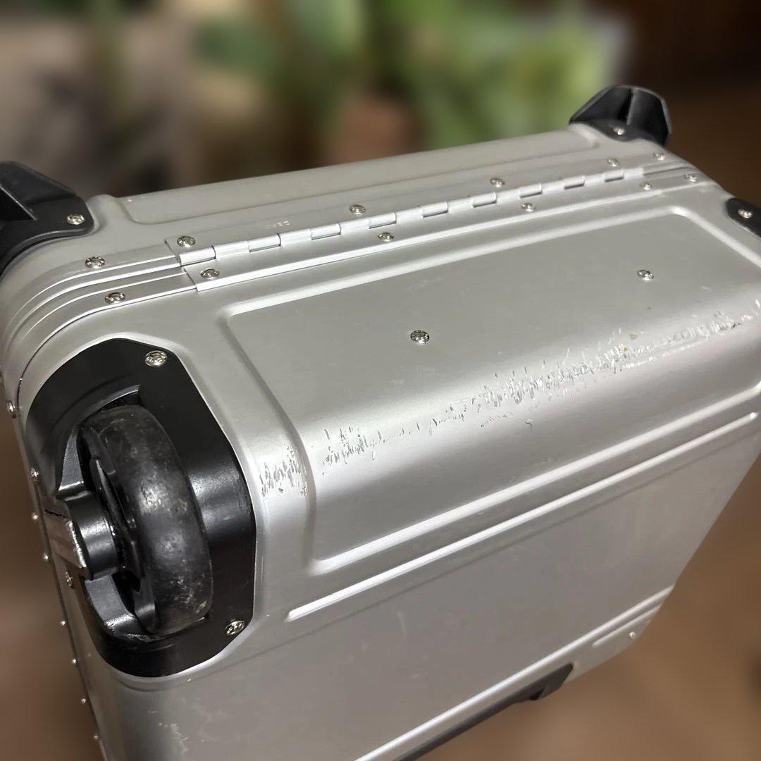 専用品　無骨でかっこいい！ゼロハリバートン　アルミキャリーケース 28リットル