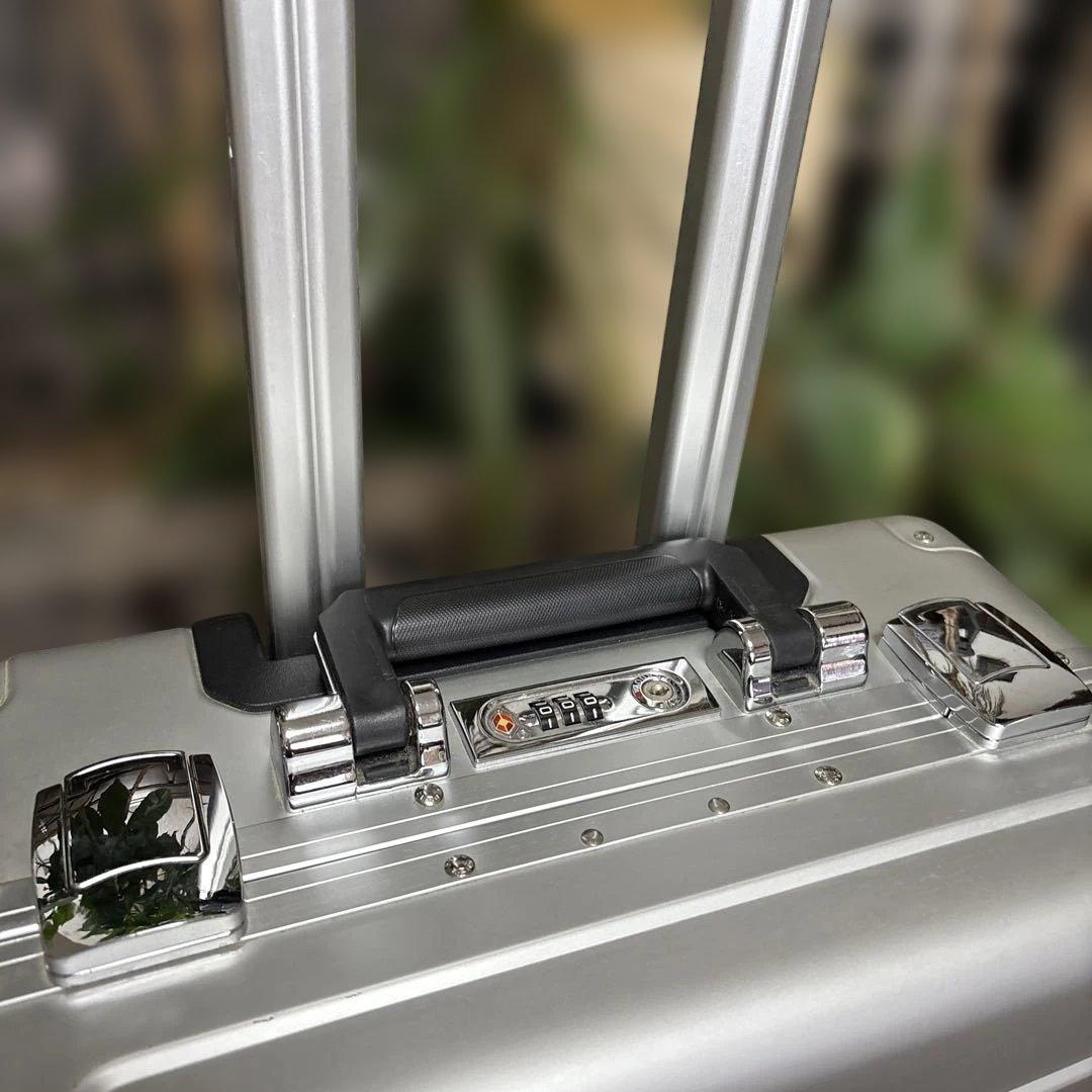 専用品　無骨でかっこいい！ゼロハリバートン　アルミキャリーケース 28リットル