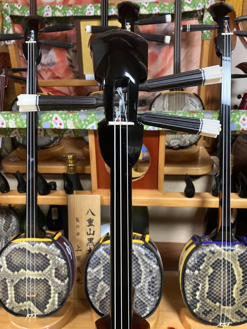 沖縄三線貴重八重山黒木与那城型本皮一枚張りスンチ塗り期間限定出品