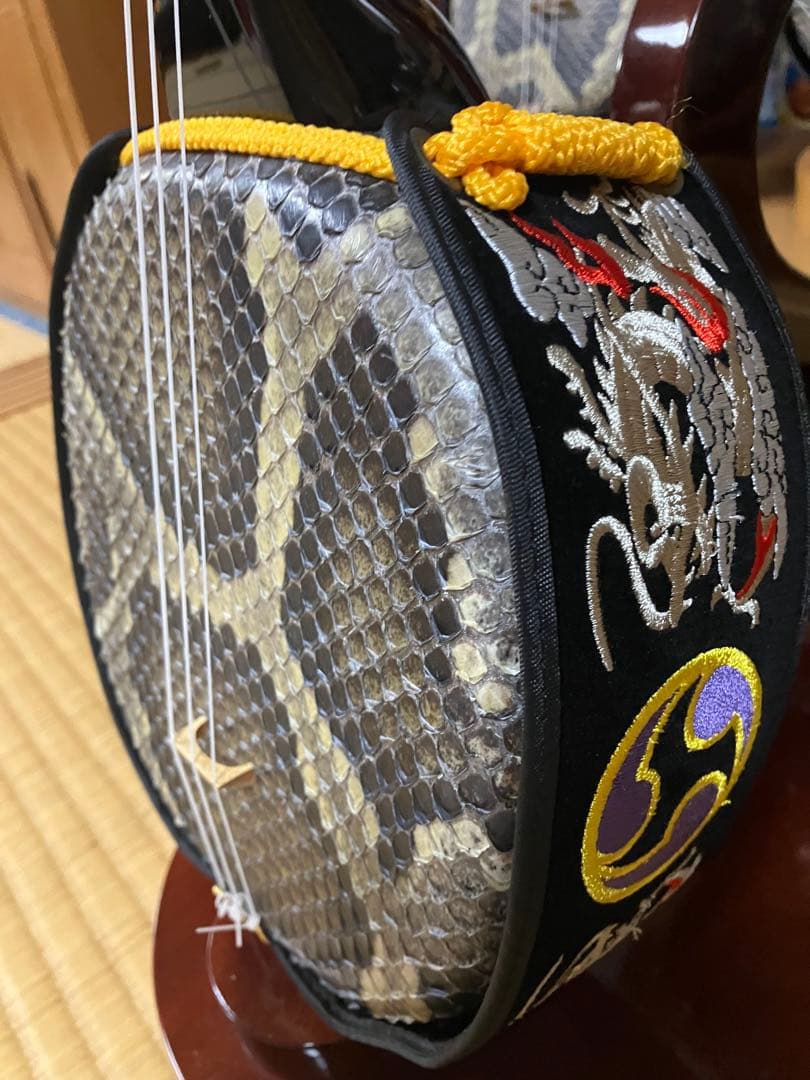 沖縄三線貴重八重山黒木与那城型本皮一枚張りスンチ塗り期間限定出品