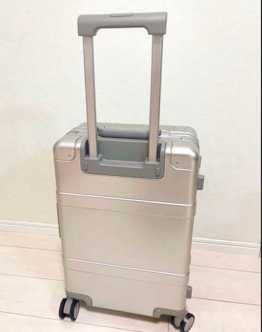 完全新品未使用品 LDUVIN シルバー キャリーケース ラドゥービン