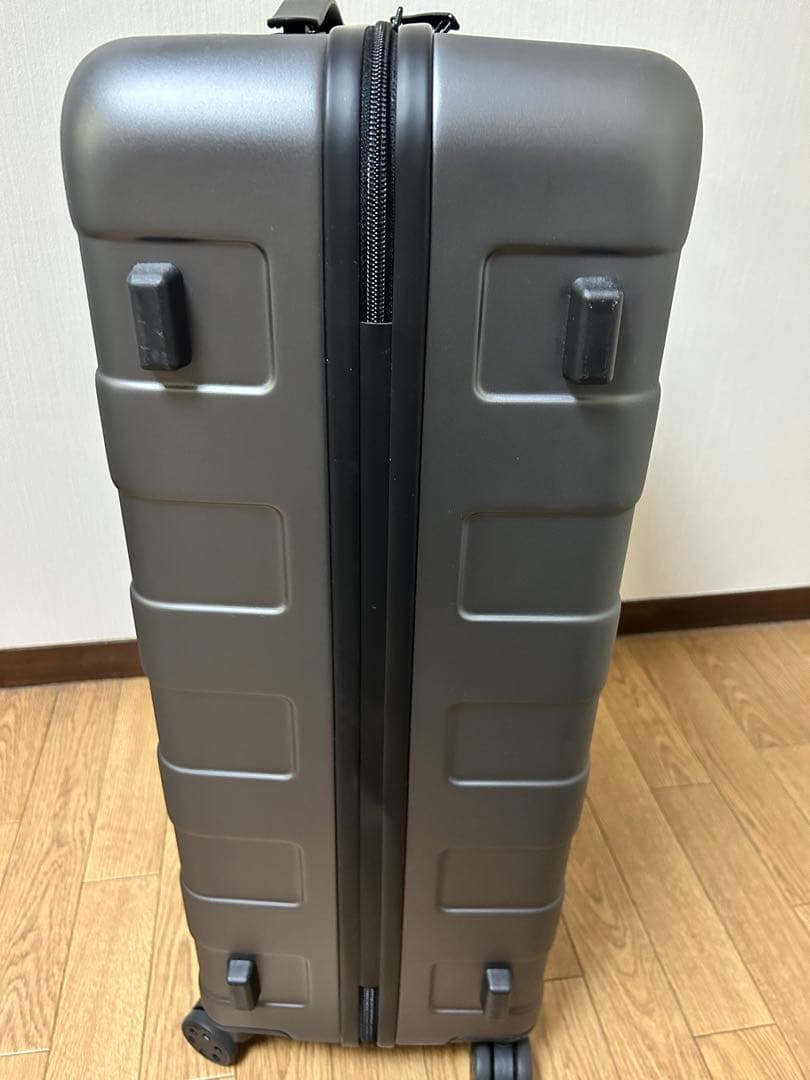 【無印良品】バーを自由に調節できる　ハードキャリーケース（７５Ｌ）