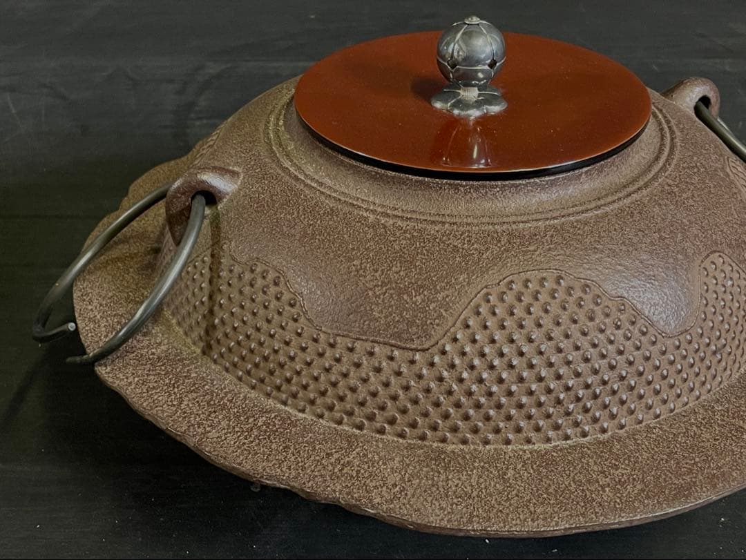 【美品】「母」 遠山霰地紋 銀摘み 透木釜 浄清 釜鐶 黄布 共箱 （20あ）