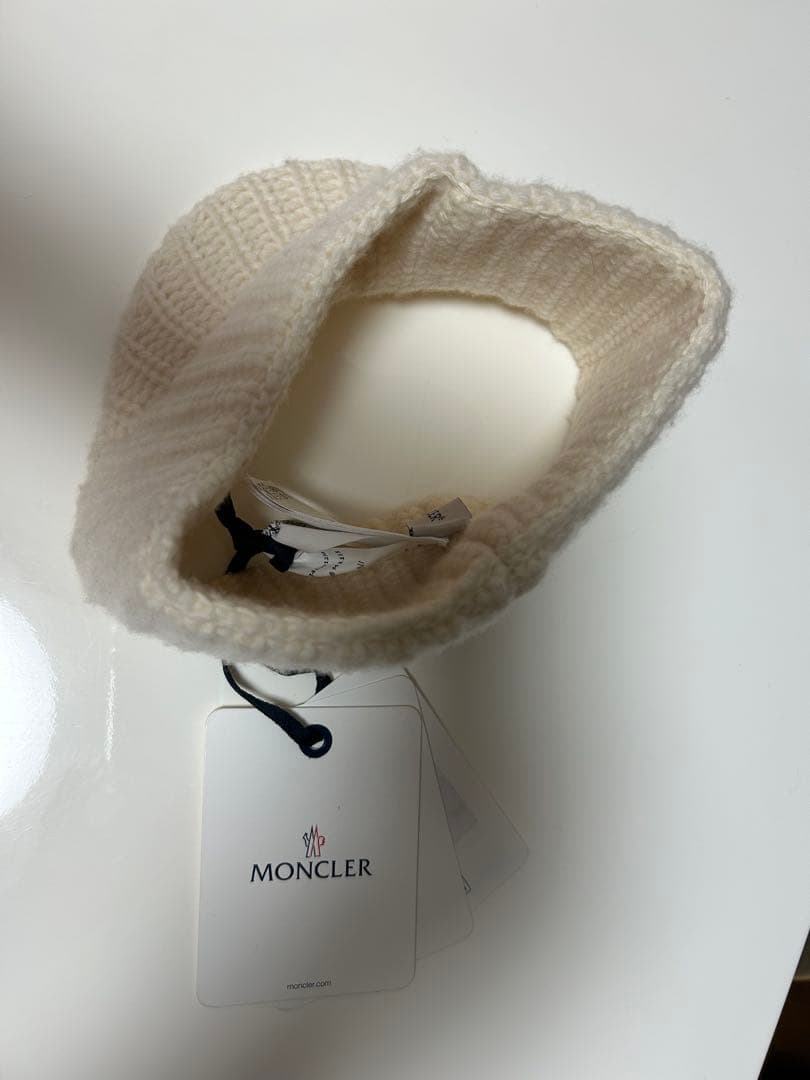新年大セール⭐︎MONCLER アイボリー ニット帽 新品タグ付き