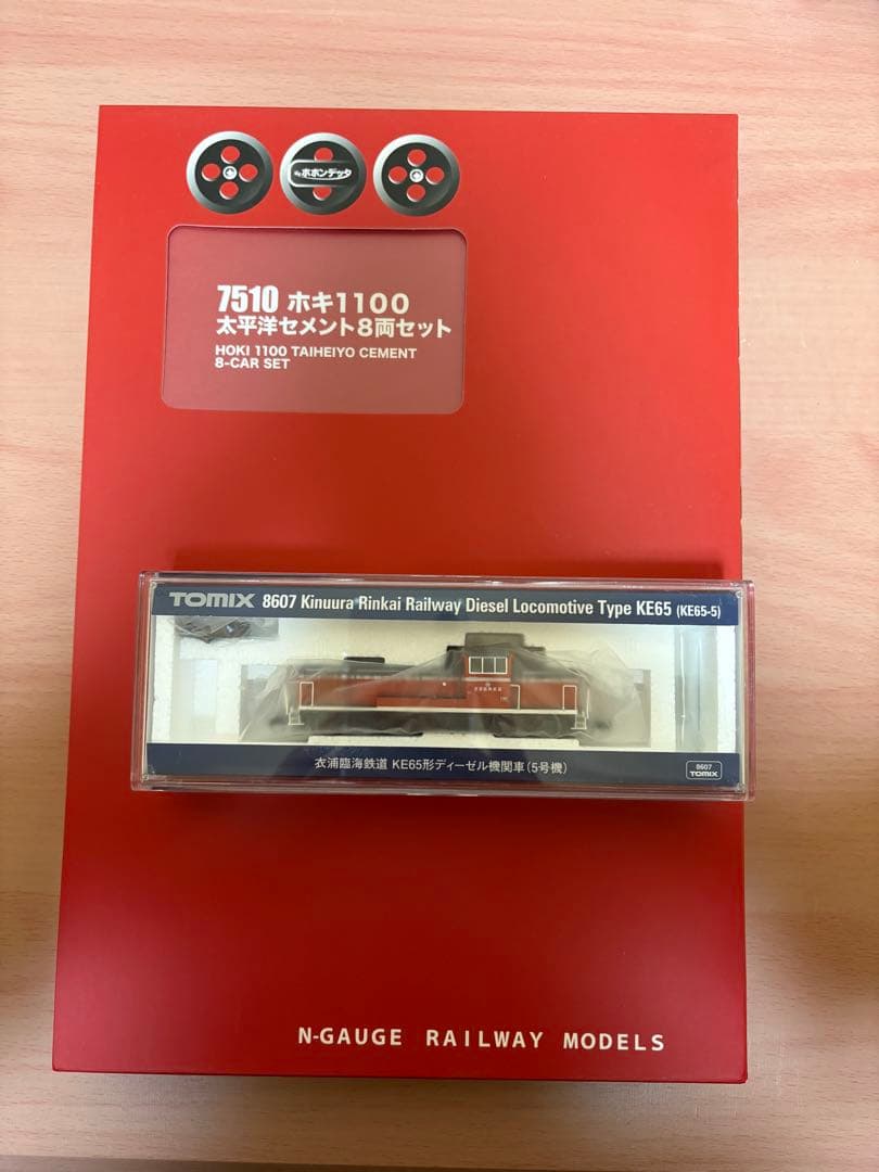 ホキ1100太平洋セメント8両、KE65型ディーゼル機関車(5号機)