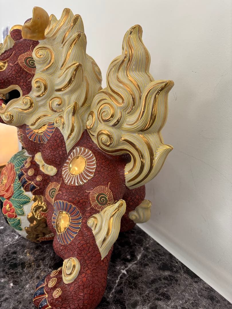九谷焼 シーサー 唐獅子　九谷八幡窯　金彩　椿　魔除け　守り神