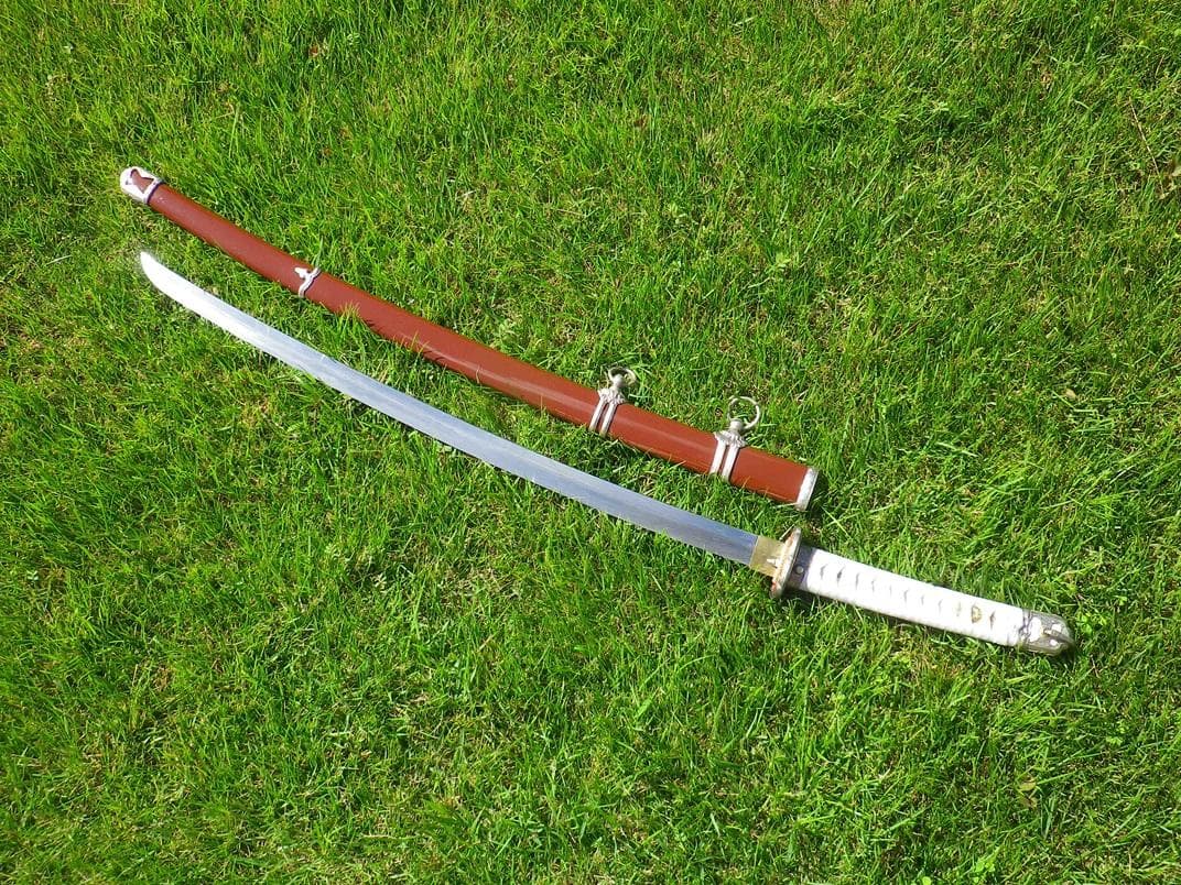 九八式軍刀　鉄鞘　赤茶色　当時物を仕立て直した品物　模造刀付【説明欄参照】