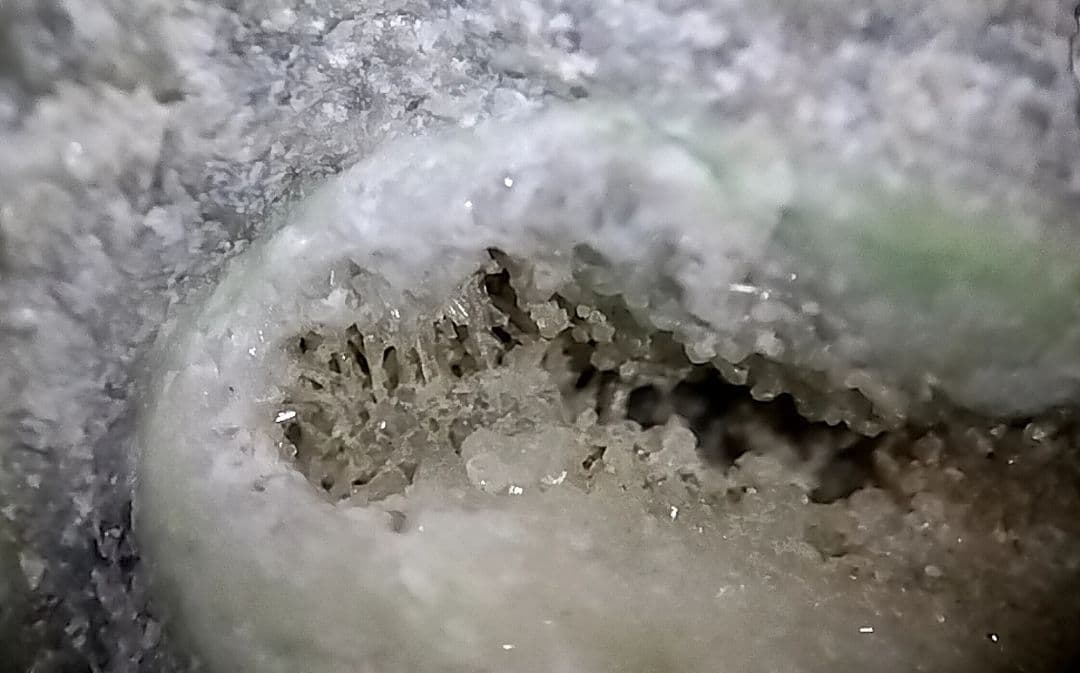 ★翡翠原石★糸魚川硬玉【青海川・転石ウブ・クラスター翡翠299ｇ】