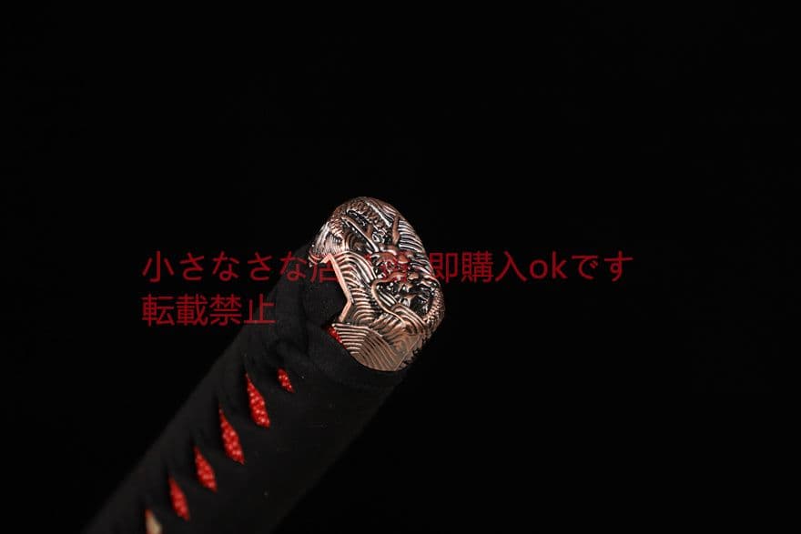 武士の刀を磨く 武具　刀装具　日本刀　模造刀 居合刀