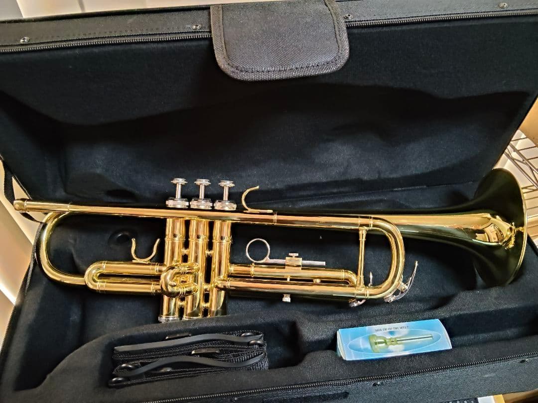 トランペット　金　ノーブランド　未使用品