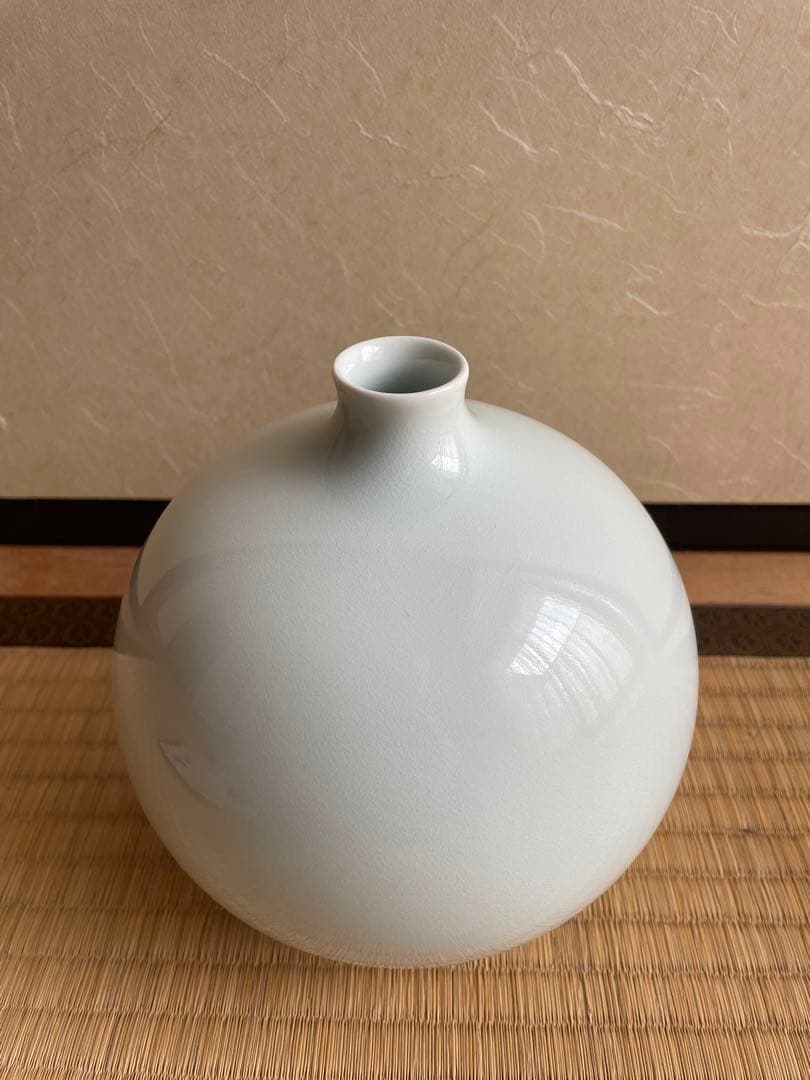 人間国宝　前田昭博　白磁壷　（共箱・共布・栞付き）
