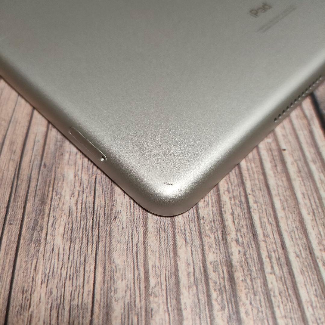 iPad 第8世代 32GB SIMフリー シルバー 美品