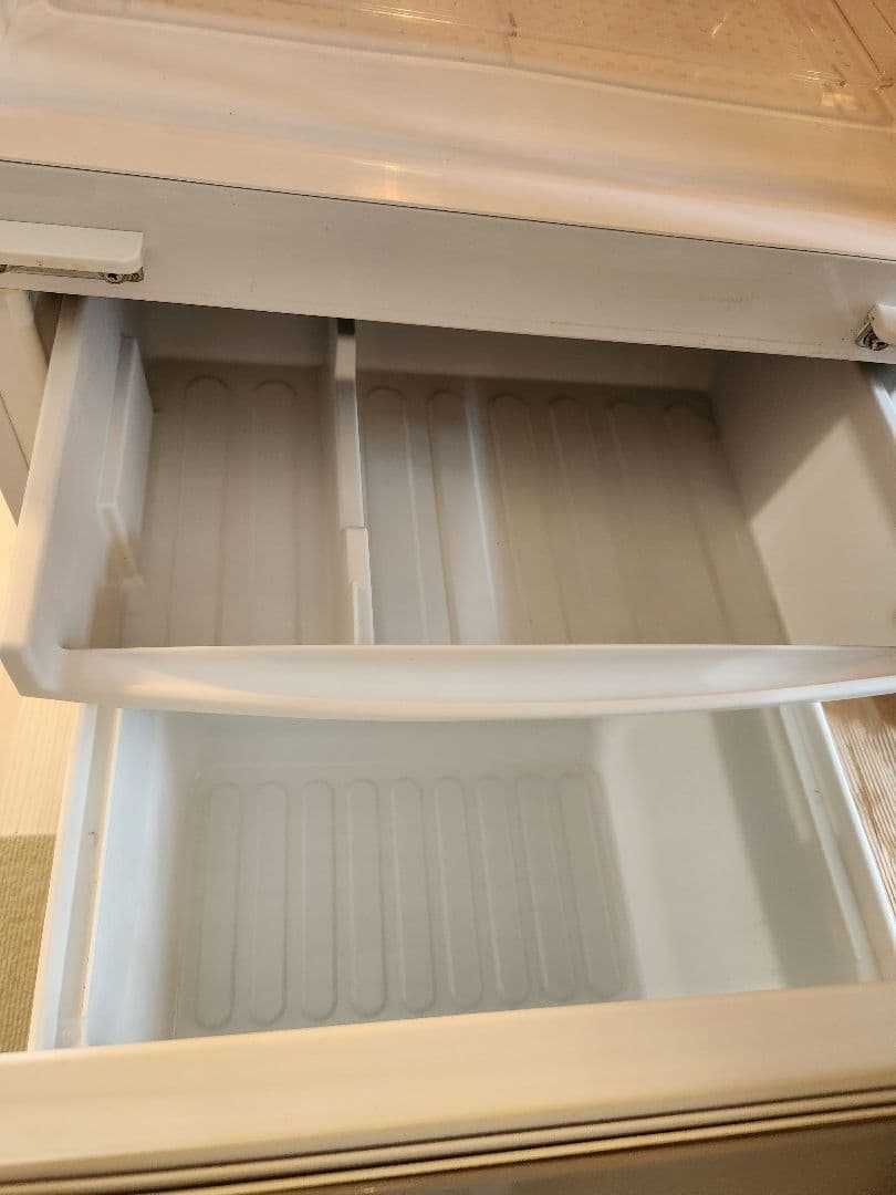 137L冷凍冷蔵庫(SHARP 冷蔵庫 SJ-14E7 シルバー 2011年製)