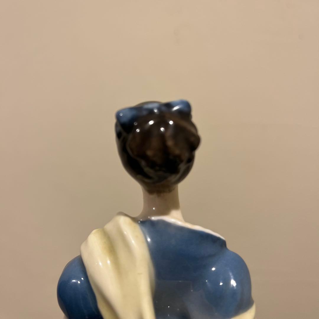 ロイヤルドルトン　フィギュリン　陶器人形　アドリアン