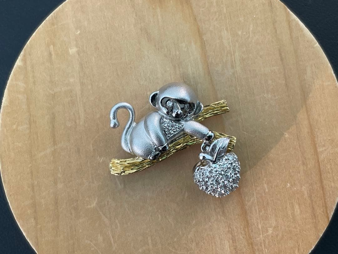 K18/K18WGお猿さんモチーフブローチ