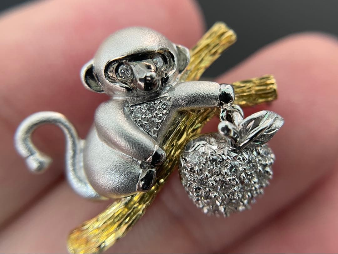 K18/K18WGお猿さんモチーフブローチ