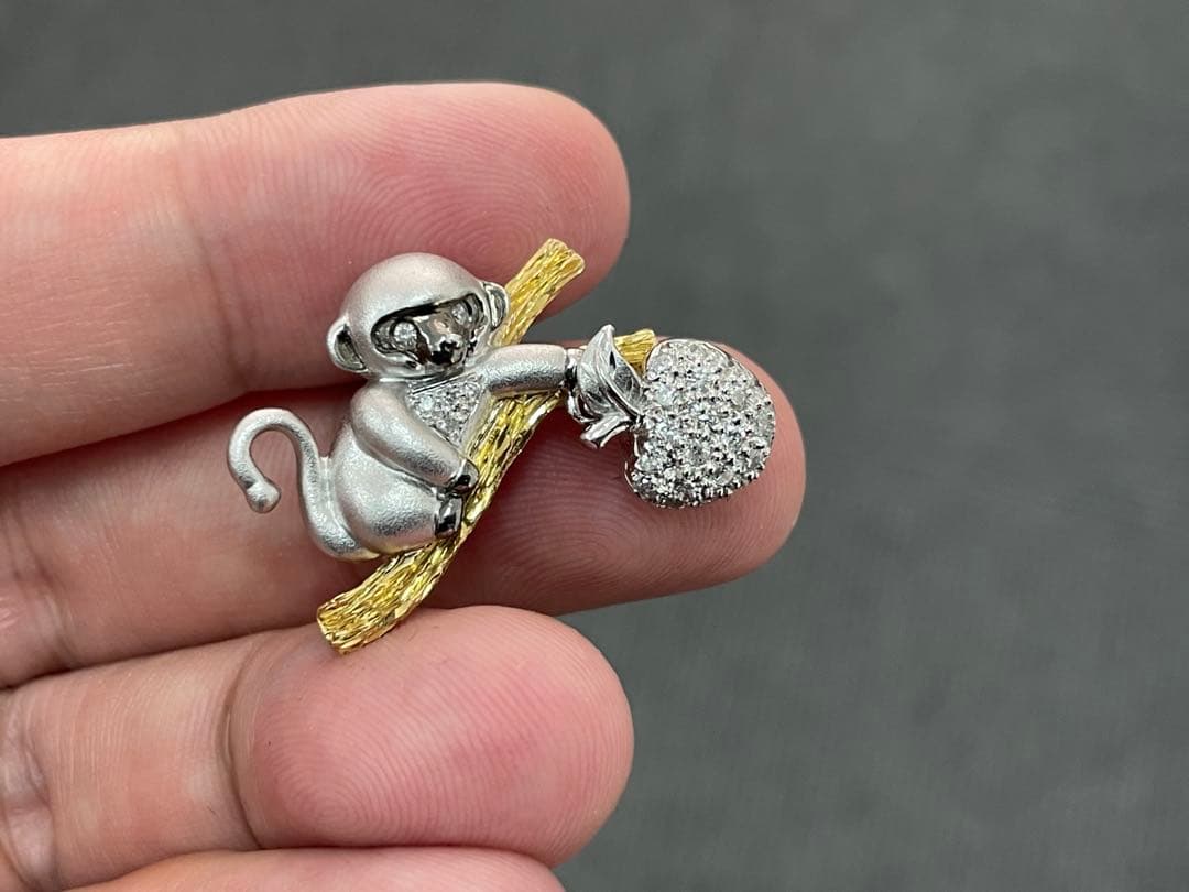 K18/K18WGお猿さんモチーフブローチ