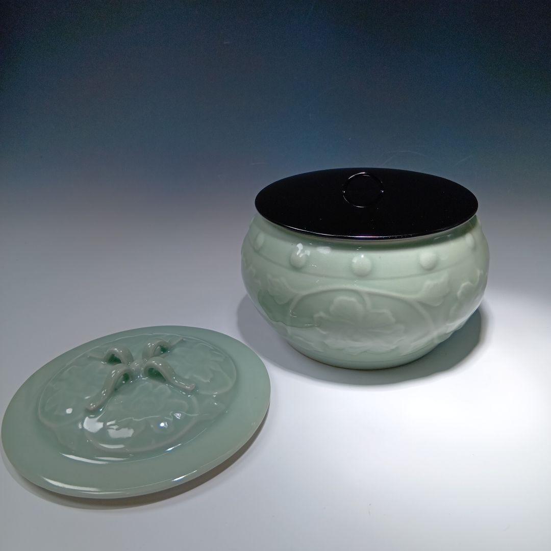 値下げ茶道具　砧青磁浮牡丹水指　(龍泉窯)　 替蓋付　美品
