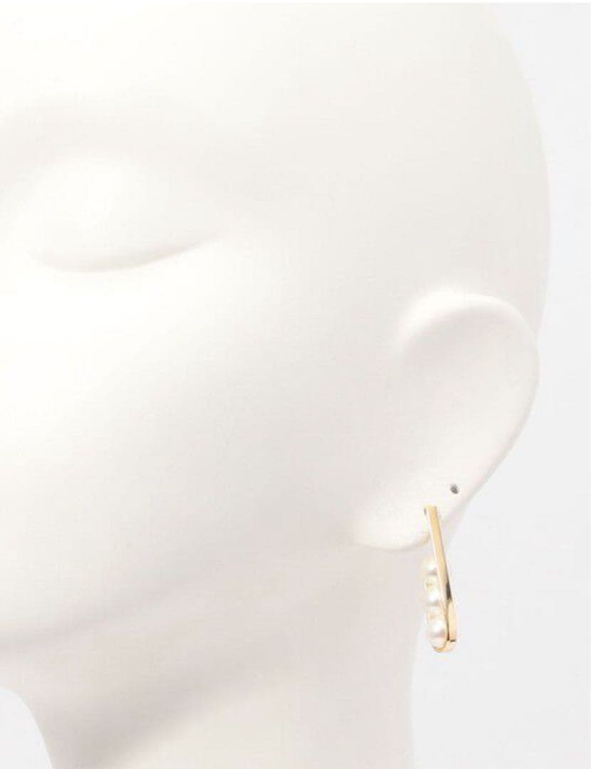 【試着のみ】januka×TOMORROWLAND 3シェルパールピアス　ヤヌカ