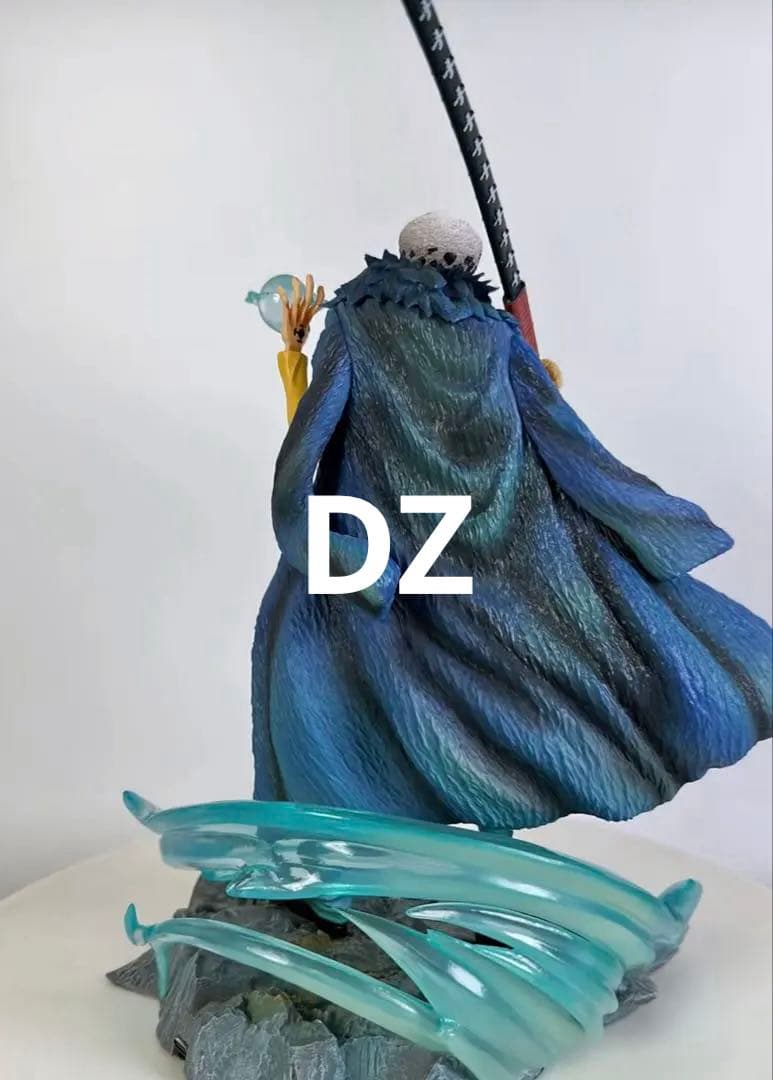 トラファルガーロー ガレージキット フィギュア。