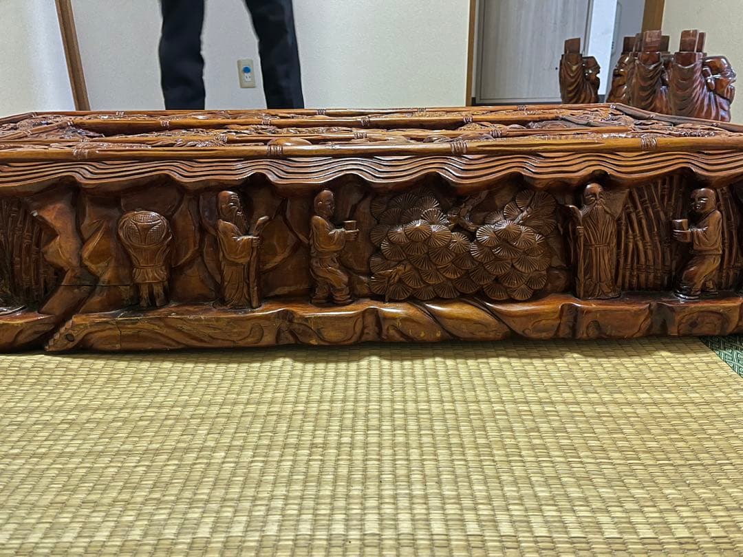 木製彫刻テーブル　一枚板