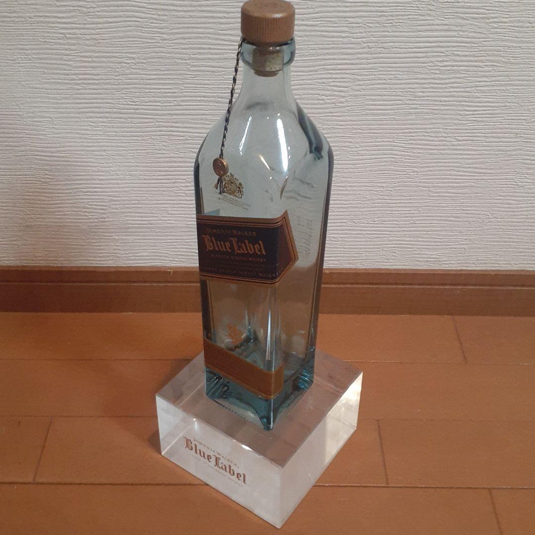 ジョニーウォーカーブルーラベル空瓶　台座　箱付き