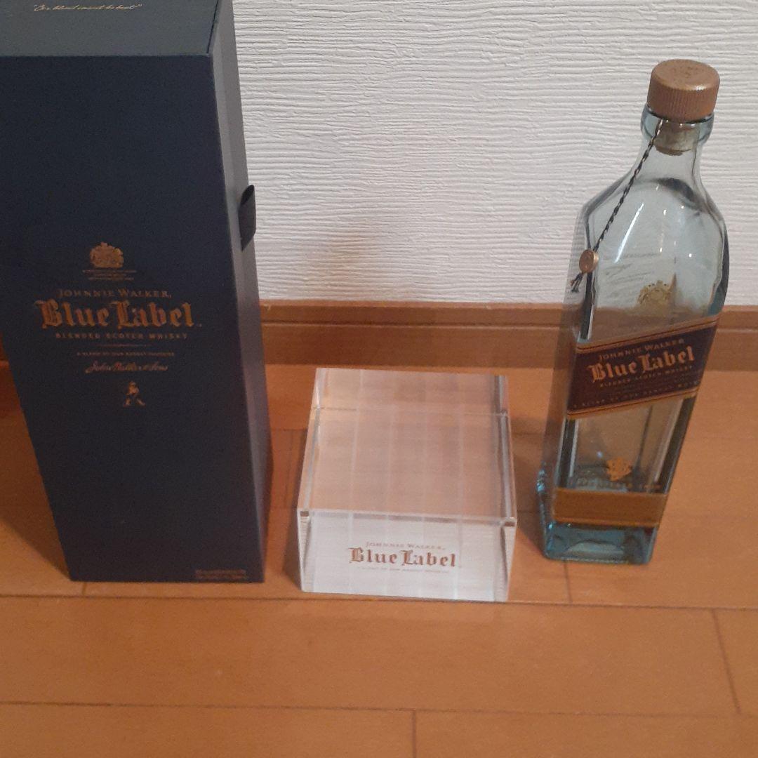 ジョニーウォーカーブルーラベル空瓶　台座　箱付き