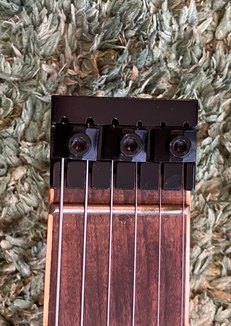 ヘッドレスギター