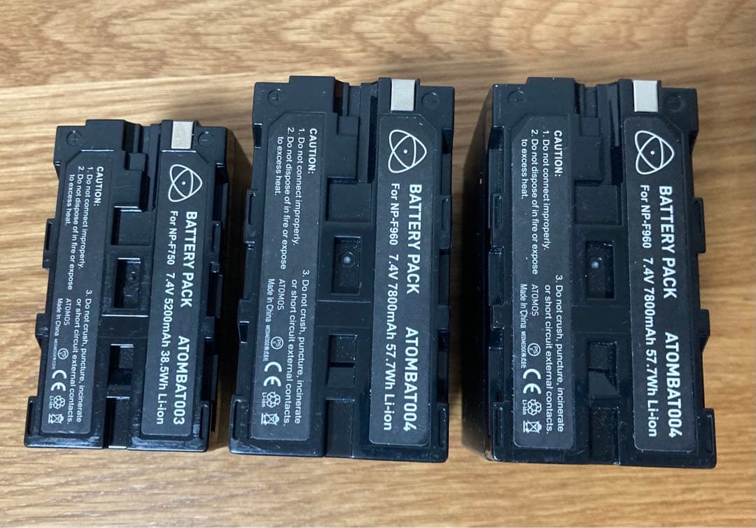 値下げ「Atomos ninja v+」「 純正バッテリー3個とアクセサリー」