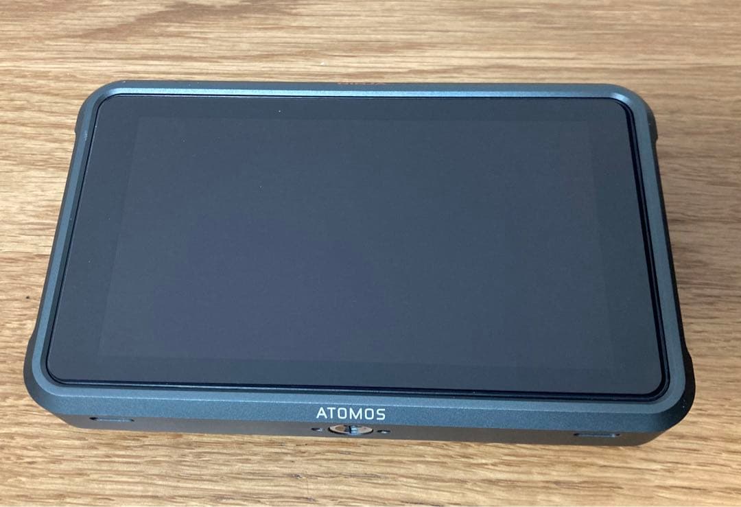 値下げ「Atomos ninja v+」「 純正バッテリー3個とアクセサリー」