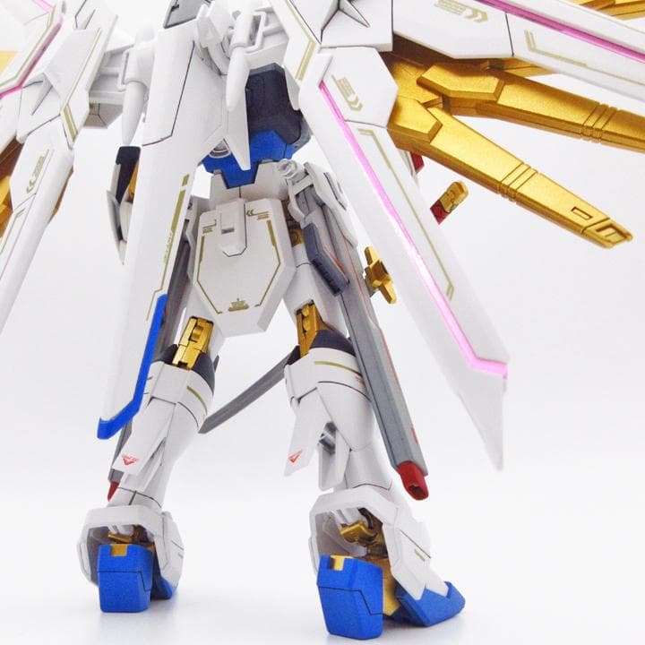 ＨＧ　マイティーストライクフリーダム　ガンダム　完成品　塗装　プラモデル