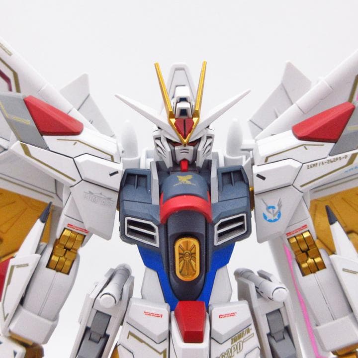 ＨＧ　マイティーストライクフリーダム　ガンダム　完成品　塗装　プラモデル