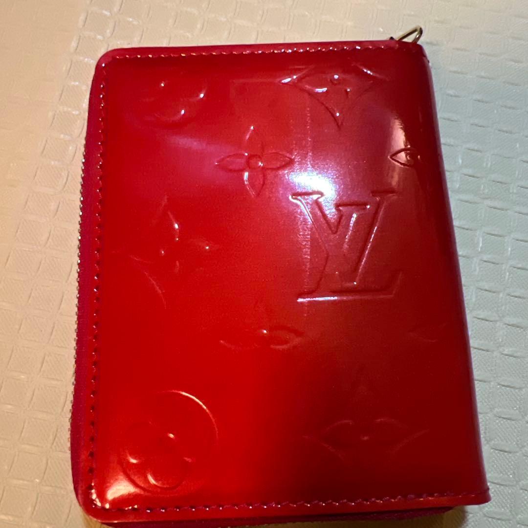 Louis Vuitton 赤 レザー エナメル 二つ折り財布